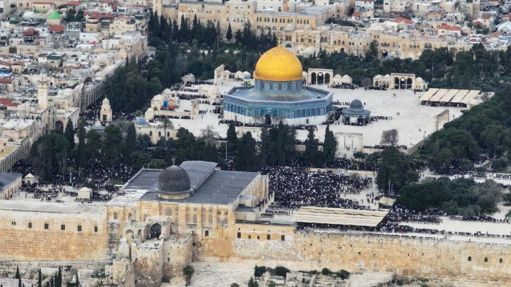 Israel blocks thousands of Palestinians from visiting Al-Aqsa Mosque ...