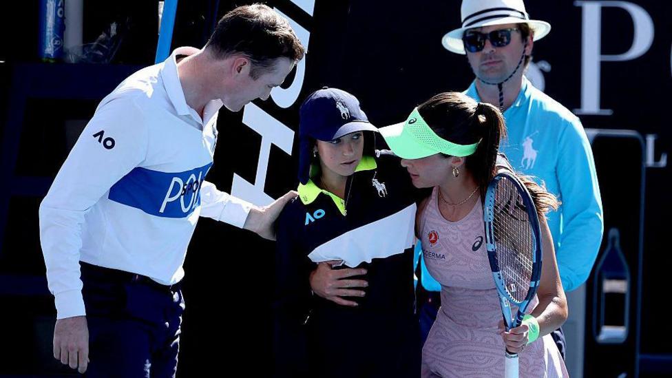 Player helps ball girl after collapse at Australian Open