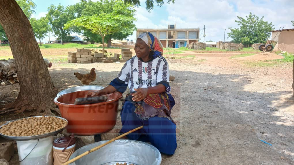 Amadu Barikisu, moulding groundnut dough into small round balls for frying