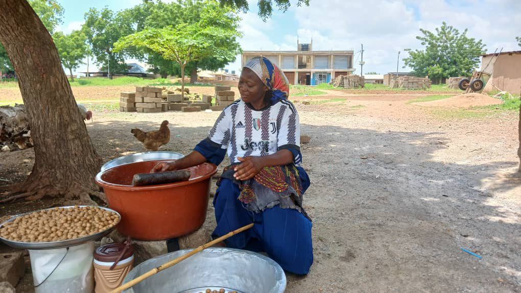 Amadu Barikisu, moulding groundnut dough into small round balls for frying
